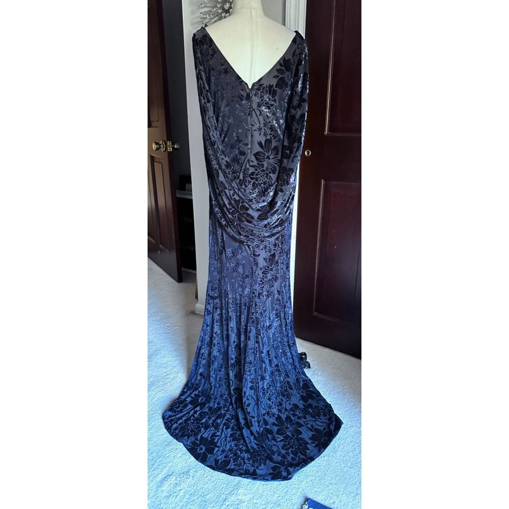 Betsy & Adam navy floral embossed cape inspired gown sz 12 NWOT - Picture 3 of 8